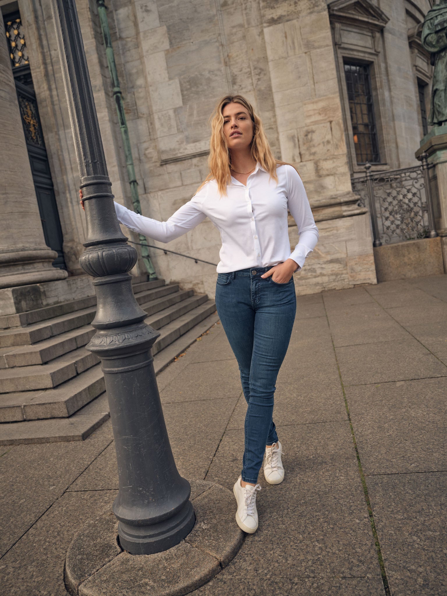 Modelshot / Blue Denim / Detail